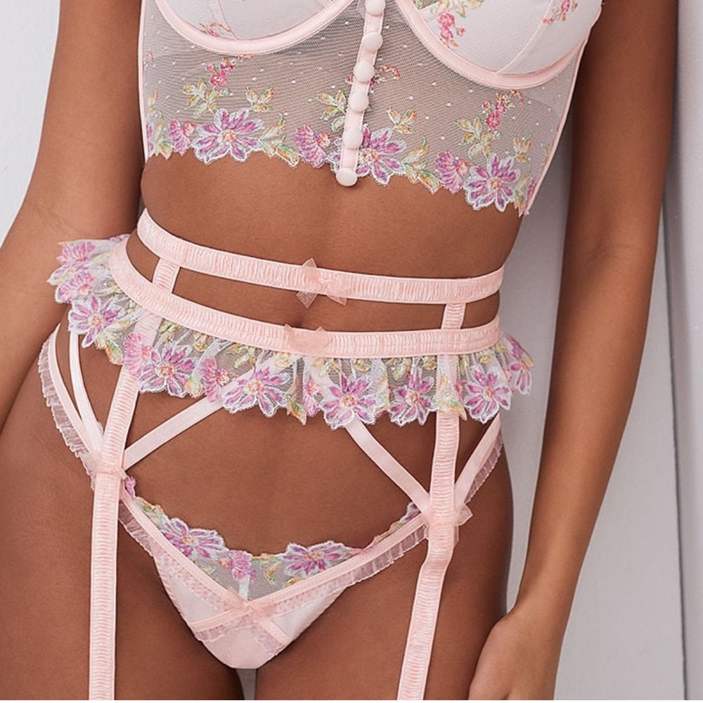 NWT For Love & Lemons Garter- April Bloom - Picture 3 of 9
